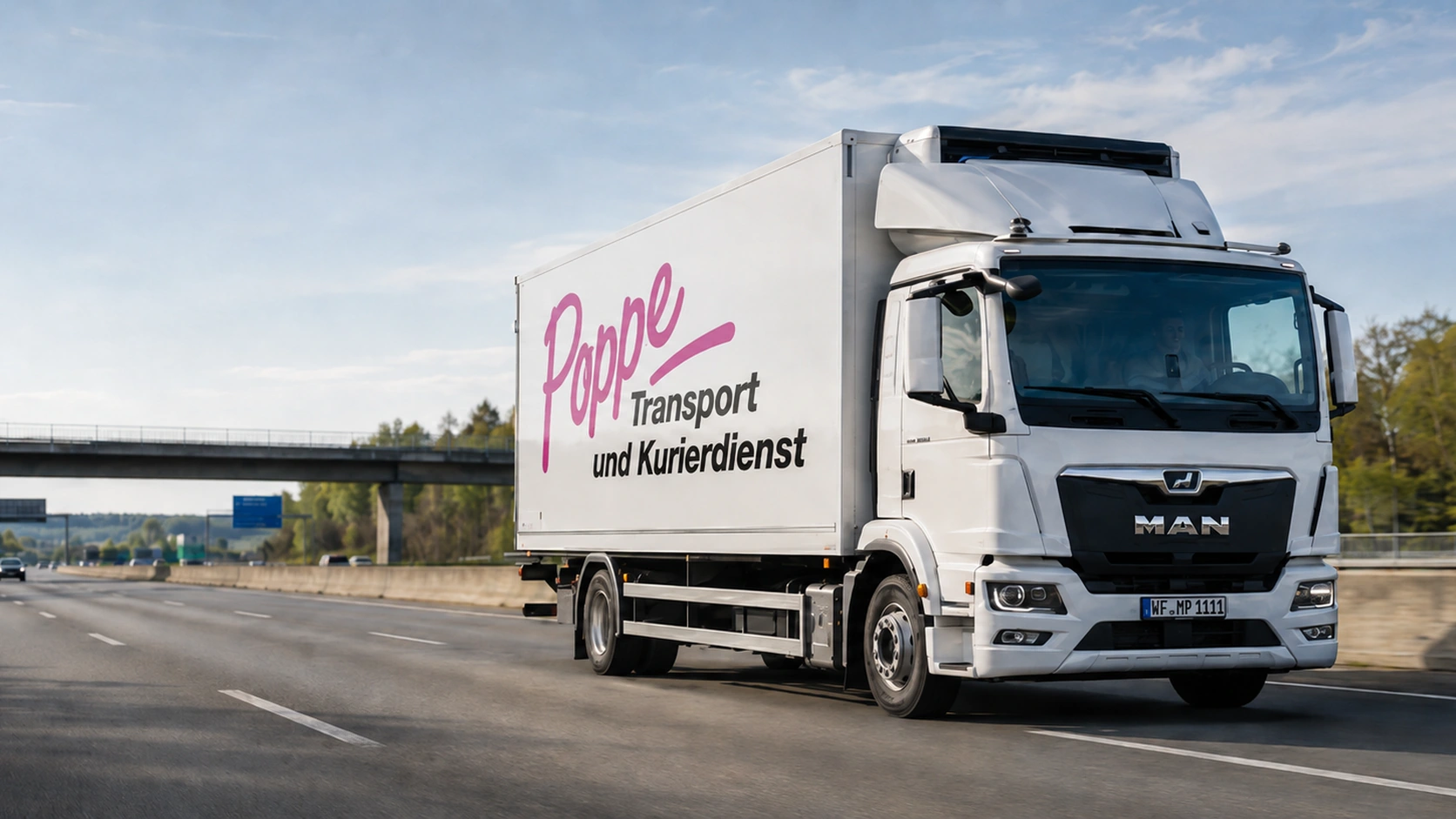 MAN 7,5-Tonner von Poppe Transport auf der Autobahn